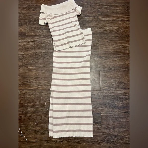 Olive & Oak Beige and Cream Striped Midi Dress - Picture 2 of 8